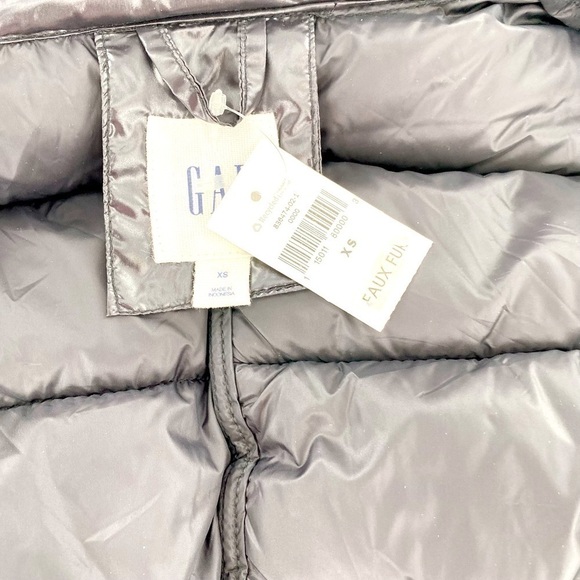 GAP Black Vest women’s size XS Hooded Faux Fur - Picture 14 of 14